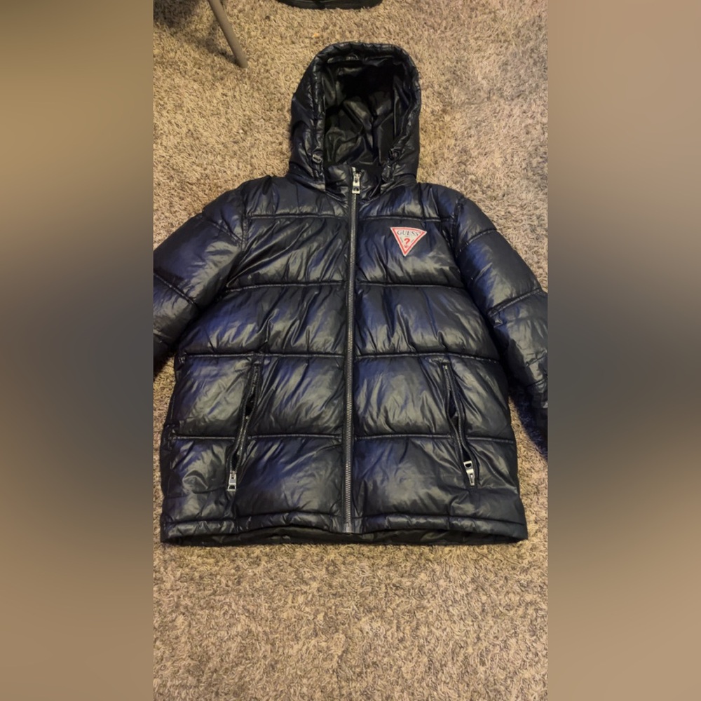Guess puffer with a removable hood and a secret pocket inside it